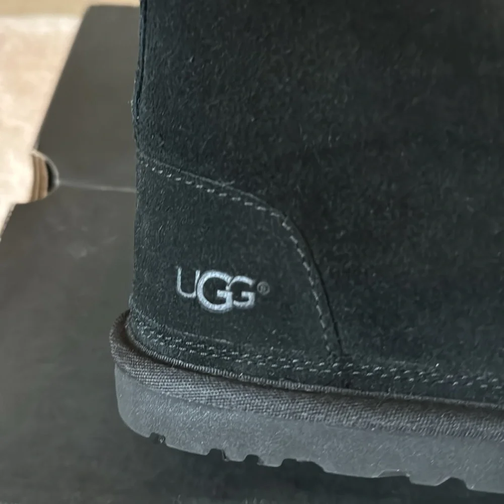 MEN’S HARKLEY UGG BOOTS SHEEPSKIN LINING - BLACK - SIZE 9 BNWT
